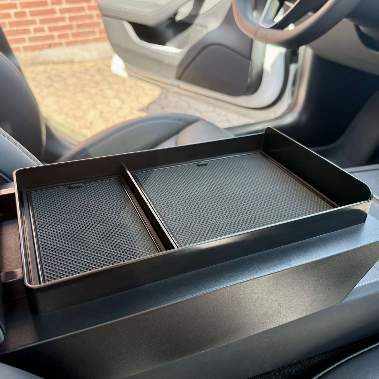 Alcantara armlene med innebygd oppbevaringsrom - Tesla Model 3/Y