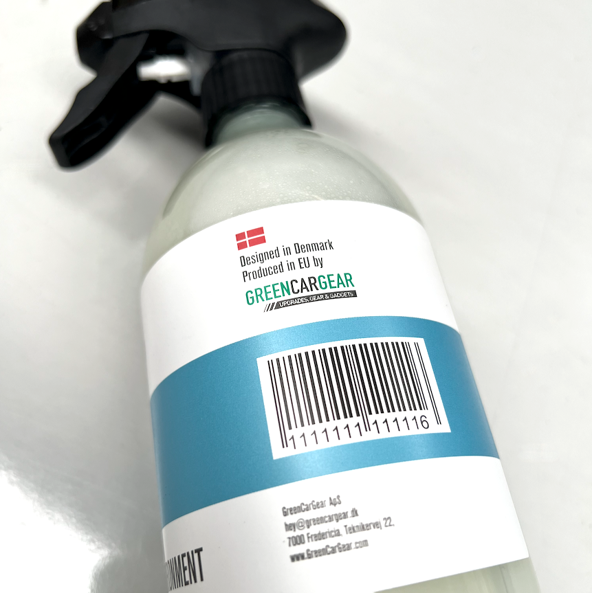 GCG MAX Cockpit Cleaner flaske med QR-kode og dansk designmærke