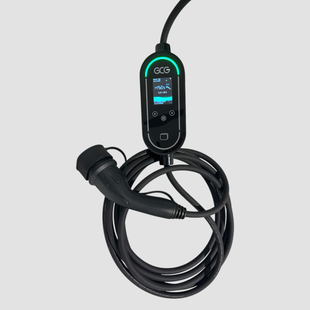 GCG MAX mobil lader med langt sort kabel og stik klar til brug