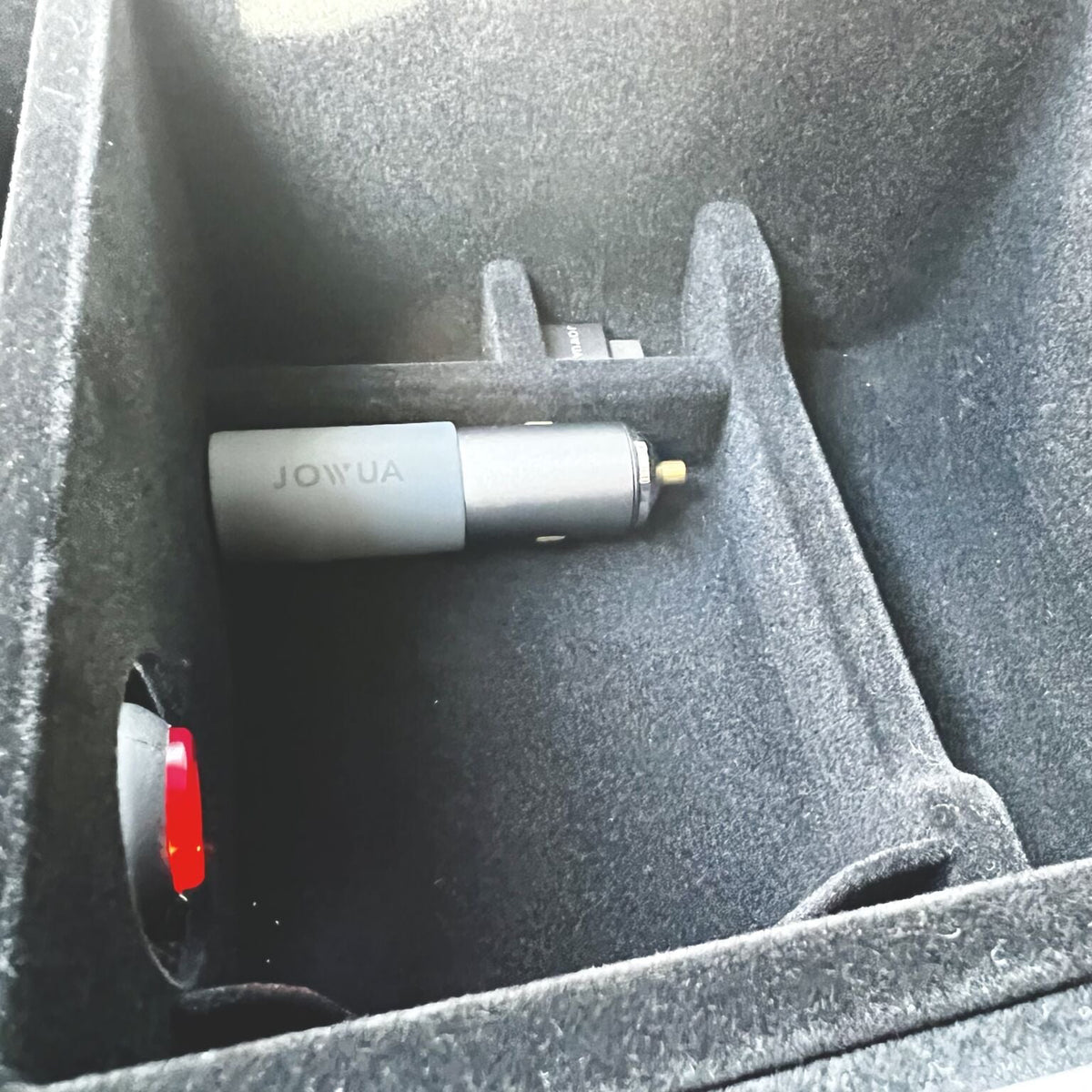 Oppbevaringsboks til armlene (med inngang til 12v.) Passer til Tesla Model 3/Y