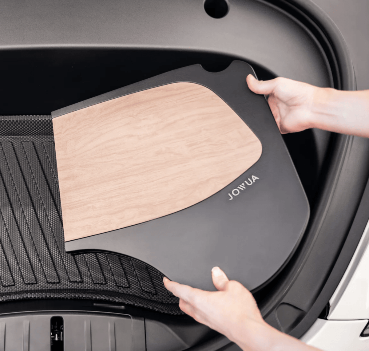 Sammenklappeligt bord i kulfiberlook med kopholder til Tesla Model S/3/X/Y.