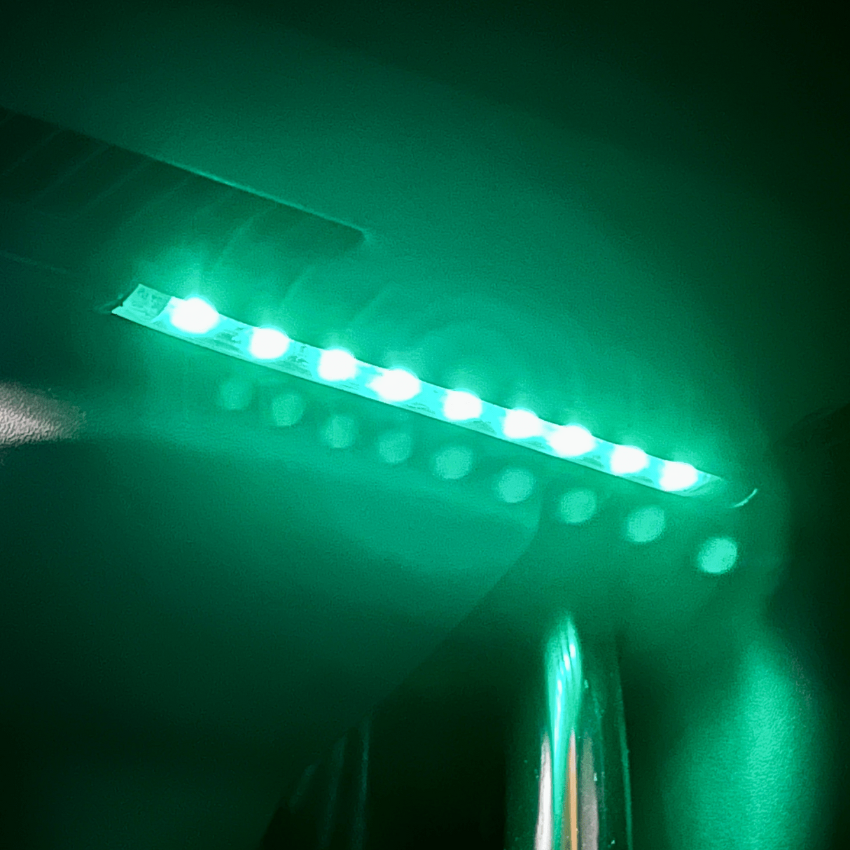 LED-lys under setene - mange fargekombinasjoner