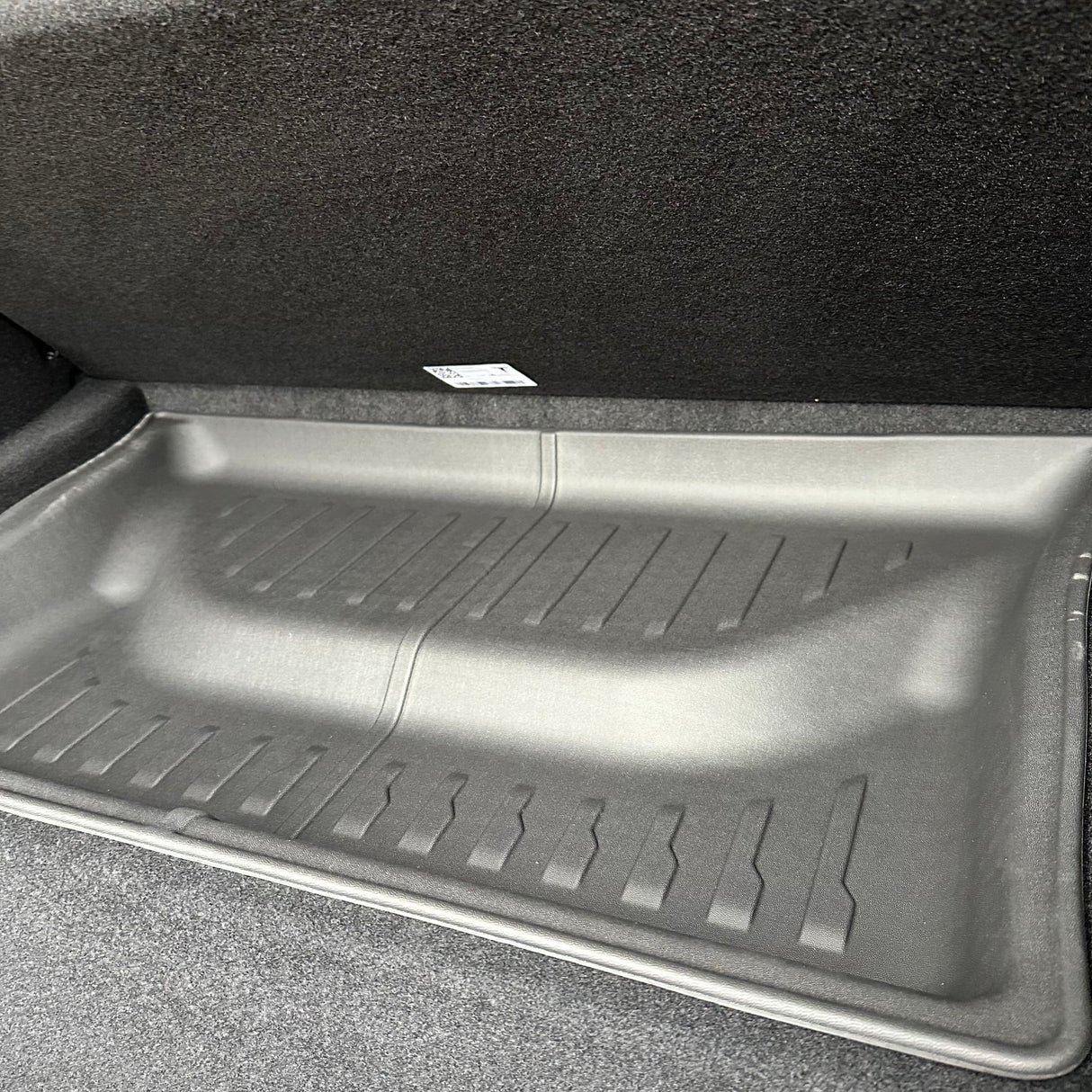 Oppbevaringsbrett til bagasjerom - Tesla Model Y Juniper
