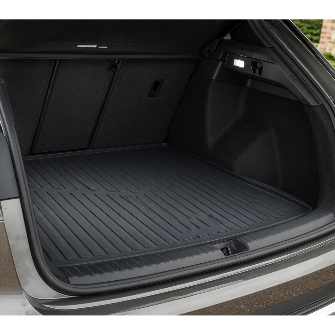 Sort bagagerumsmåtte monteret i åbent bagagerum på Audi Q4 E-tron / VW ID.4