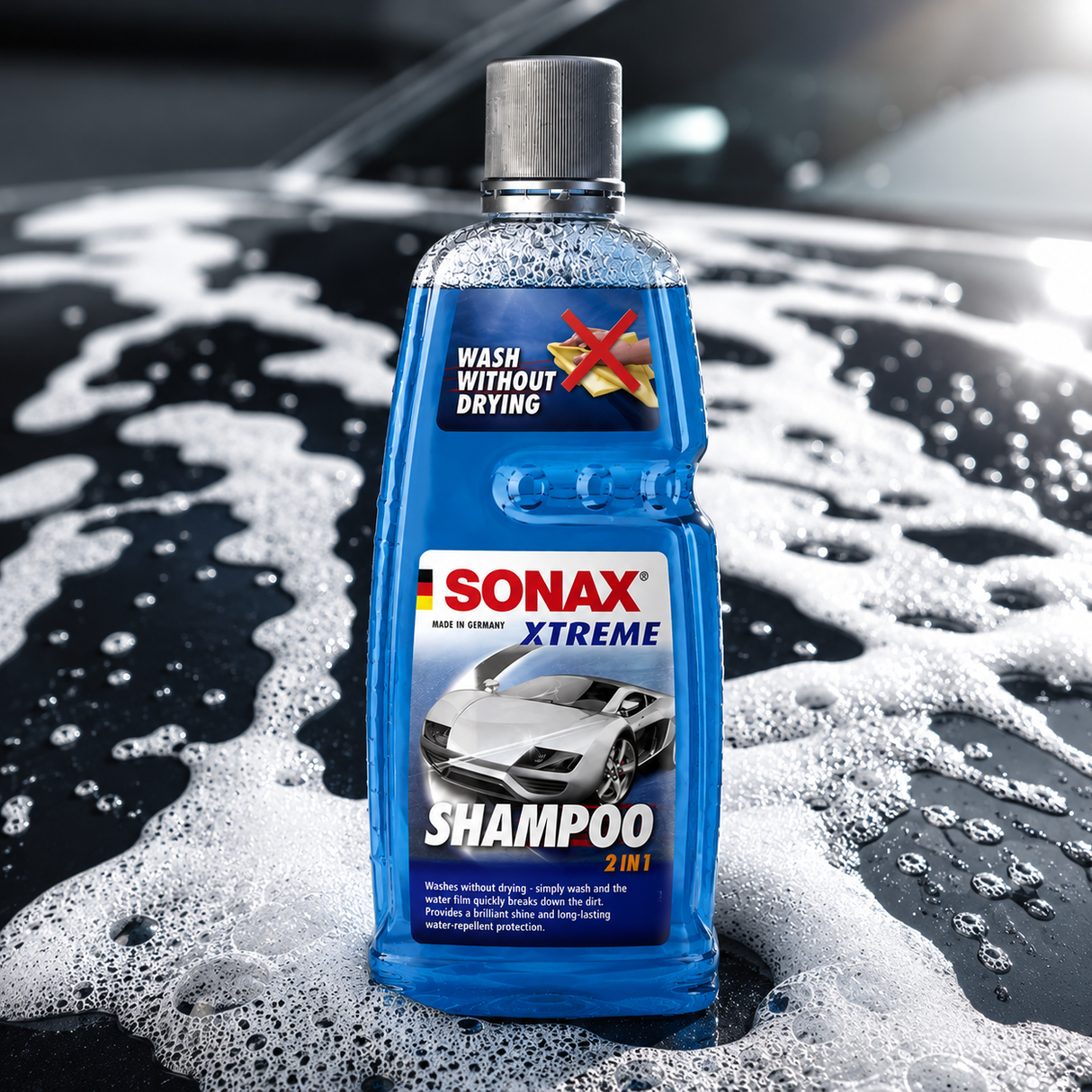 Blå flaske med SONAX Extreme Shampoo 2-i-1 med tørre-effekt