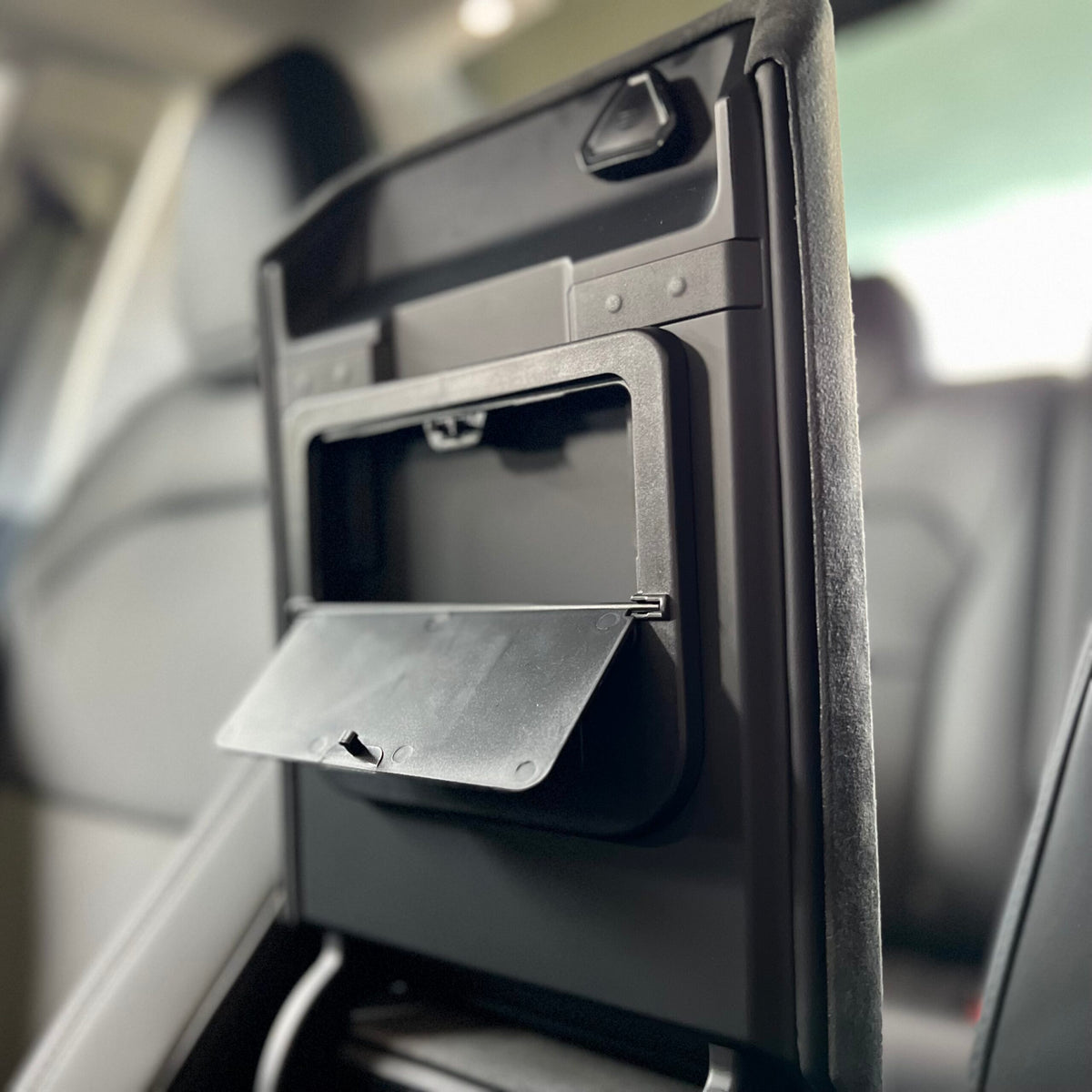 Skjult oppbevaringsboks passer til Tesla Model 3/Y