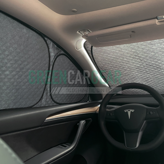 Afdækket vinduer i en Tesla model Y