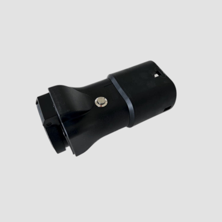 Sort V2L adapter med type 2 input og 230V udtag