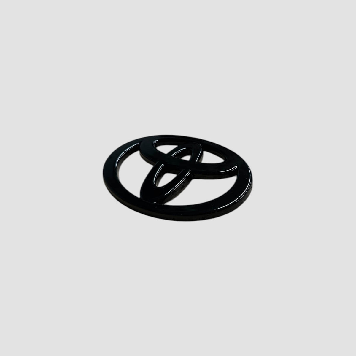 Emblem cover i mat sort til Toyota bZ4X's frontemblem
