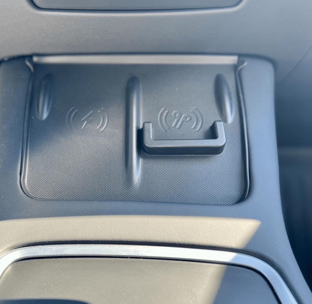 Cover til trådløs lader (smarttelefon + AirPod) til Tesla Model 3/Y