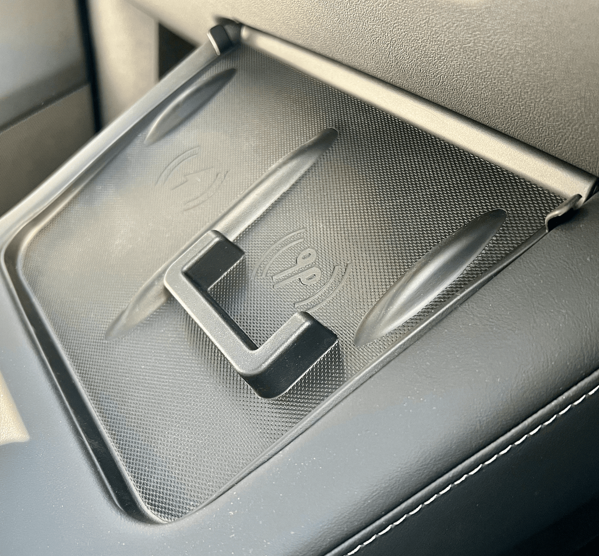 Cover til trådløs lader (smarttelefon + AirPod) til Tesla Model 3/Y