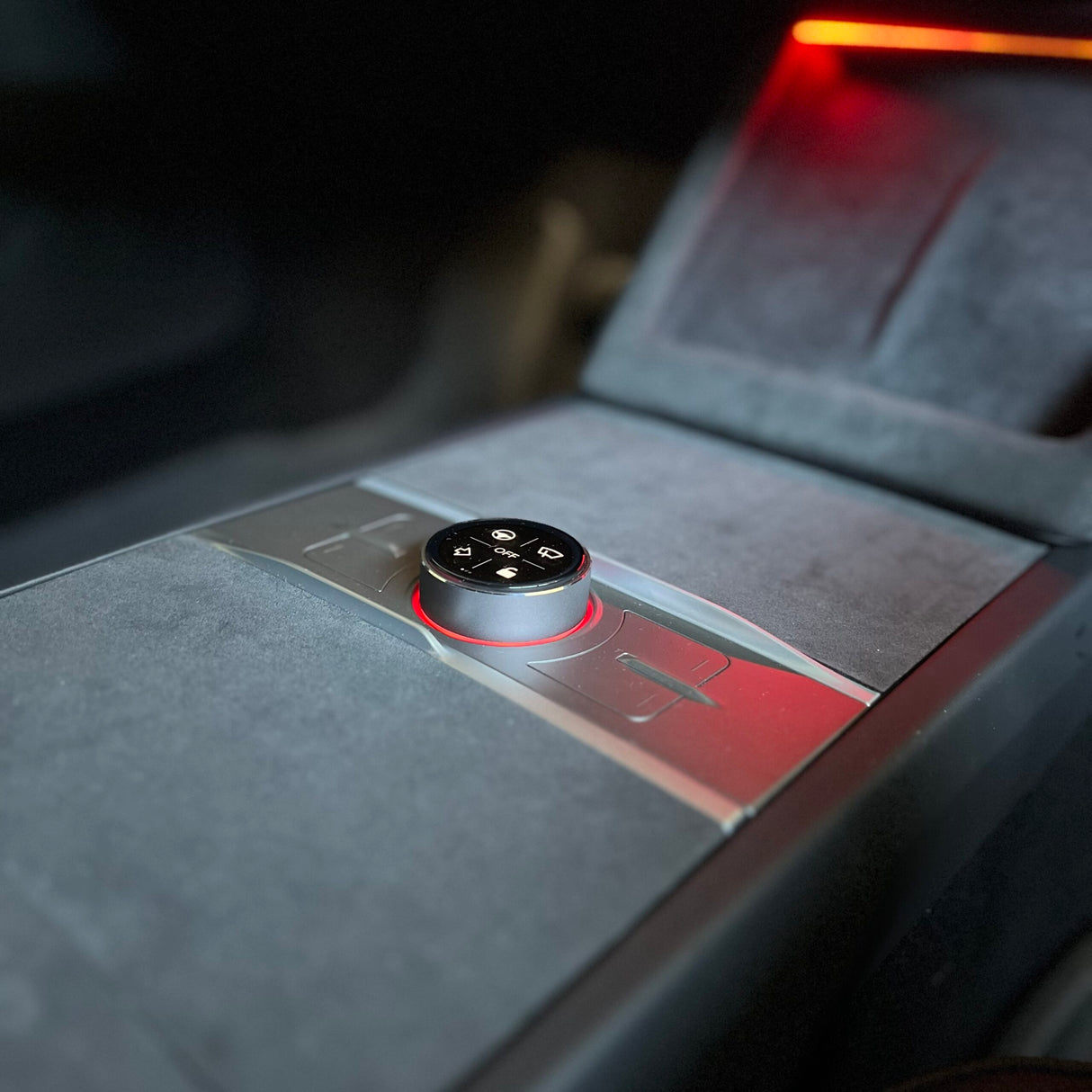 En monteret s3xy knob i en Tesla