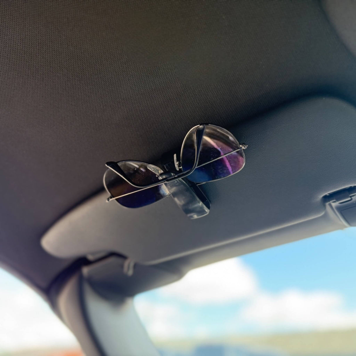 solbrille holder monteret