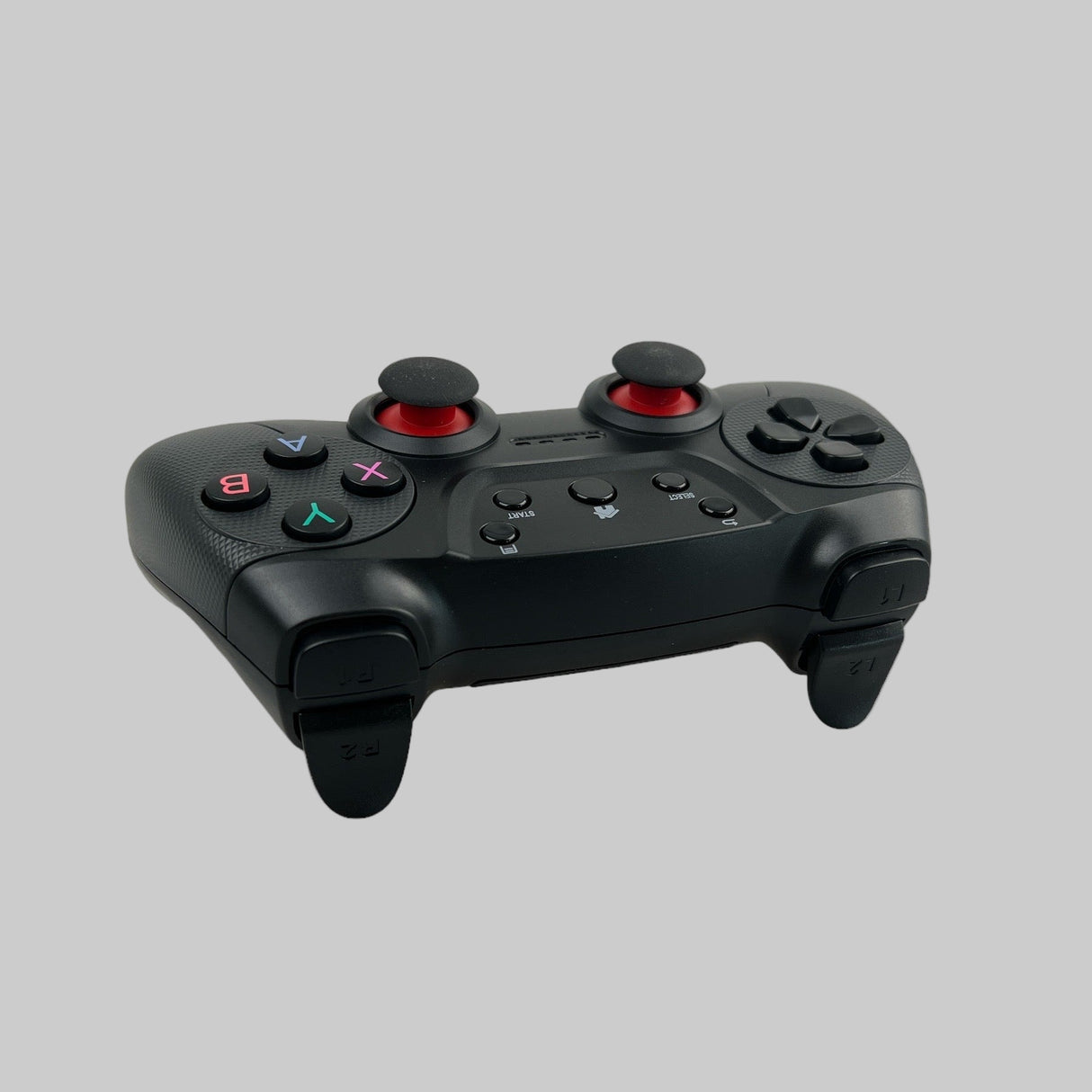 Trådløs controller set bagfra. Farven er sort, og har lidt rødt. Kan bruges i Tesla biler.