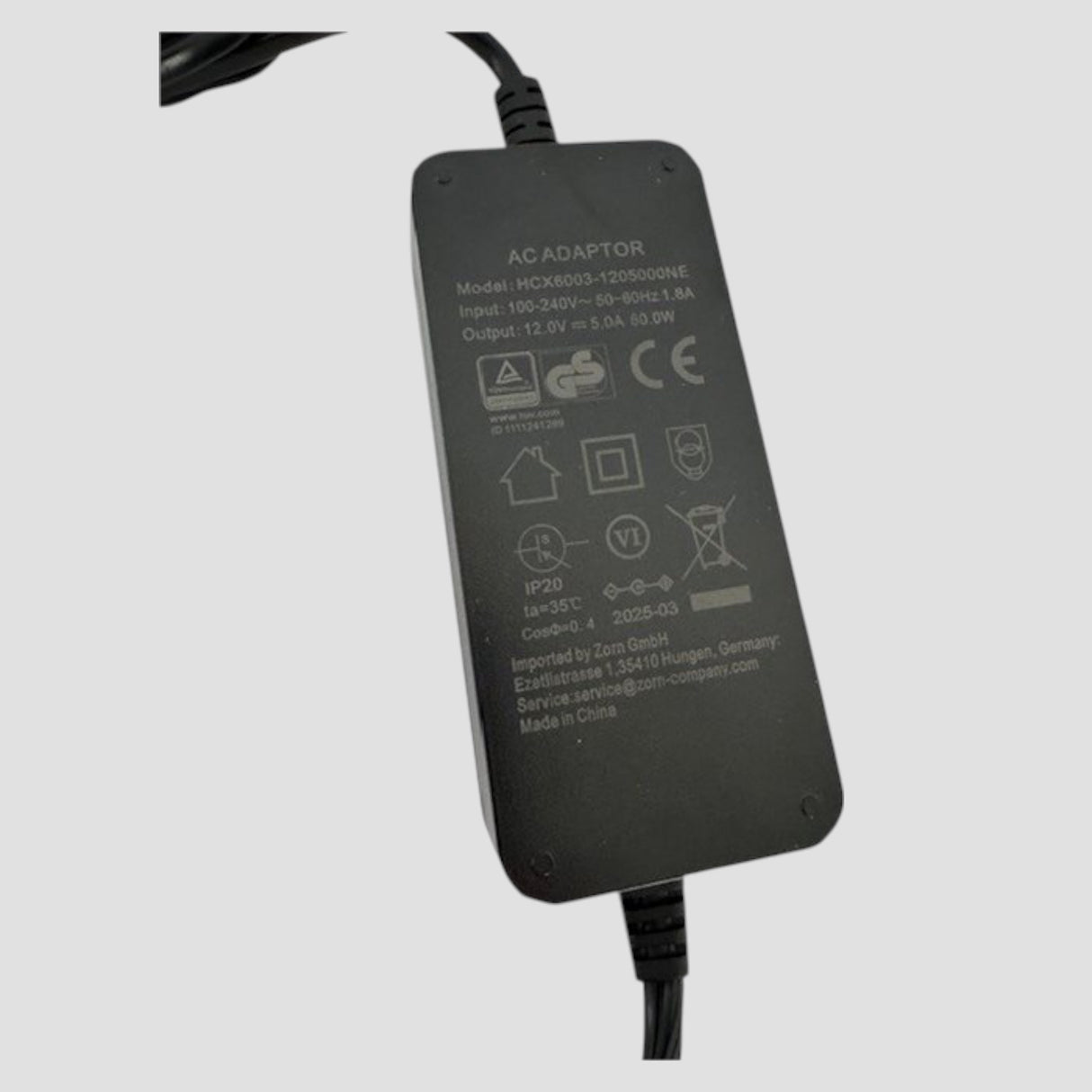 Sort ZORN 12V til 230V adapter sæt med strømforsyning og cigarettænderudtag.
