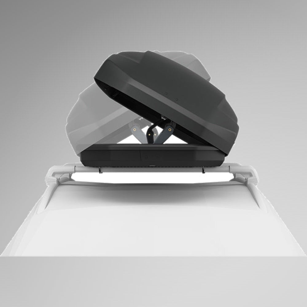 Thule Pulse 2 L Black Aeroskin sort tagboks med åbent låg monteret på tagbøjler, illustration