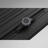 Thule Pulse 2 XL Black Aeroskin sort tagboks, nærbillede af Thule-logo og drejeknap på toppen