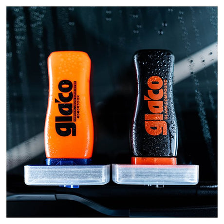 Soft99 Glaco Anti Rain coating sæt med vandperler på flaskerne.