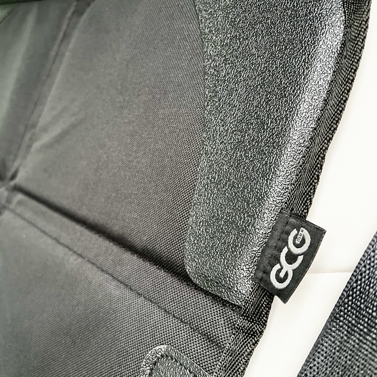 GCG logo på autostolbeskytteren 