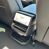 Opbevaringsboks monteret ved bagsædet i en Tesla Model 3 Highland 2024, perfekt til ekstra opbevaring.