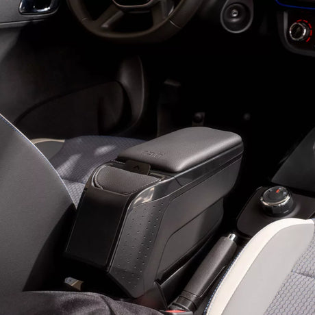Sort RATI armlæn monteret i grå kabine i Citroën e-C3, set fra vinkel med udsigt til rat