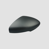 Nærbillede af sidespejlcover i carbonfiber til Ford Mustang Mach-E