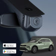 GCG MAX 4K Dashcam monteret ved bakspejlet i Skoda Elroq, med reklame for gratis app til iOS og Android