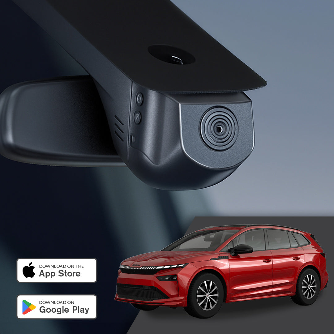 GCG MAX 4K Dashcam monteret ved bakspejlet i Skoda Enyaq, med reklame for gratis app til iOS og Android