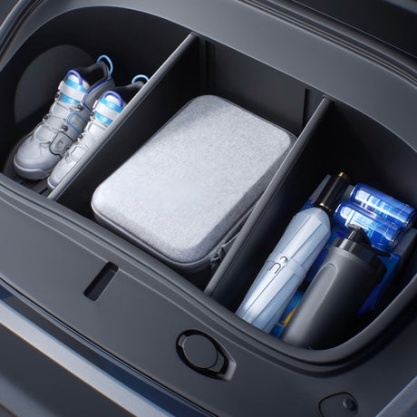 Frunk-deler i Tesla Model Y Juniper opdeler frunken i rum til sko, taske og flasker