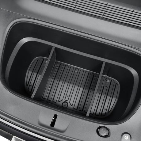 Tom Tesla Model Y Juniper frunk med monteret sort deler set fra oven, viser rummets opdeling