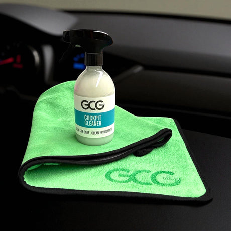 GCG MAX Cockpit Cleaner og grøn mikrofiberklud