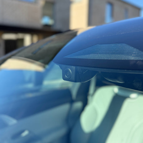 GCG MAX 4K Dashcam monteret diskret på forruden bag bakspejlet