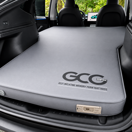 GCG MAX Luxus madras med memory foam i bagagerummet på en Tesla Model Y med nedfældede sæder