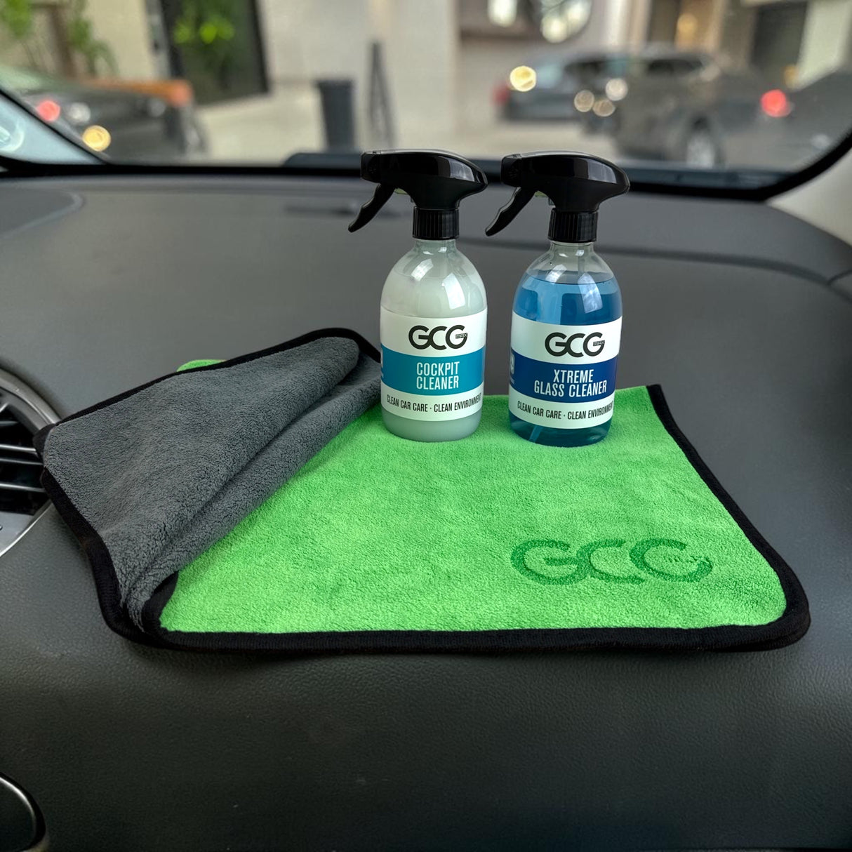 GCG MAX interiør bilpleje pakke med Cockpit Cleaner, Glass Cleaner og grøn mikrofiberklud