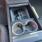 GCG Max kopholder og opbevaringsboks i grå til Tesla interiør.