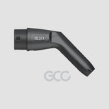 Nærbillede af GCG ladekabelstik med vinklet hoved og GCG-logo, set fra siden