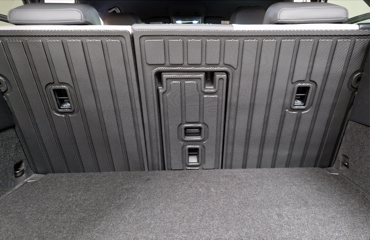 monteret rygbeskytter i en id.3 hvor sæderne er slået op. 