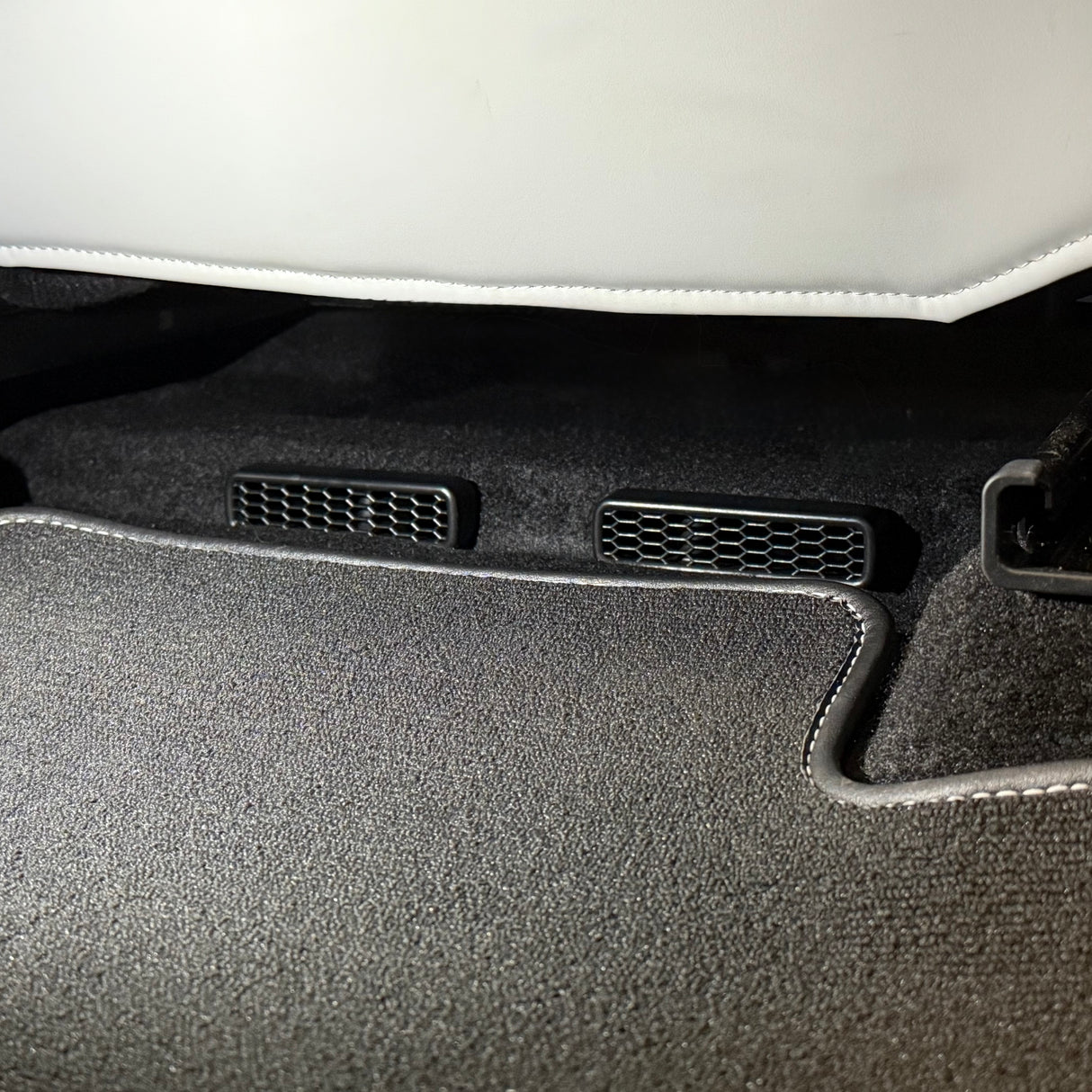 Cover til ventilasjonskanal under setene - Xpeng G6