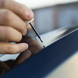 Lakstift der bliver brugt til at lave en ridse i bilens lak