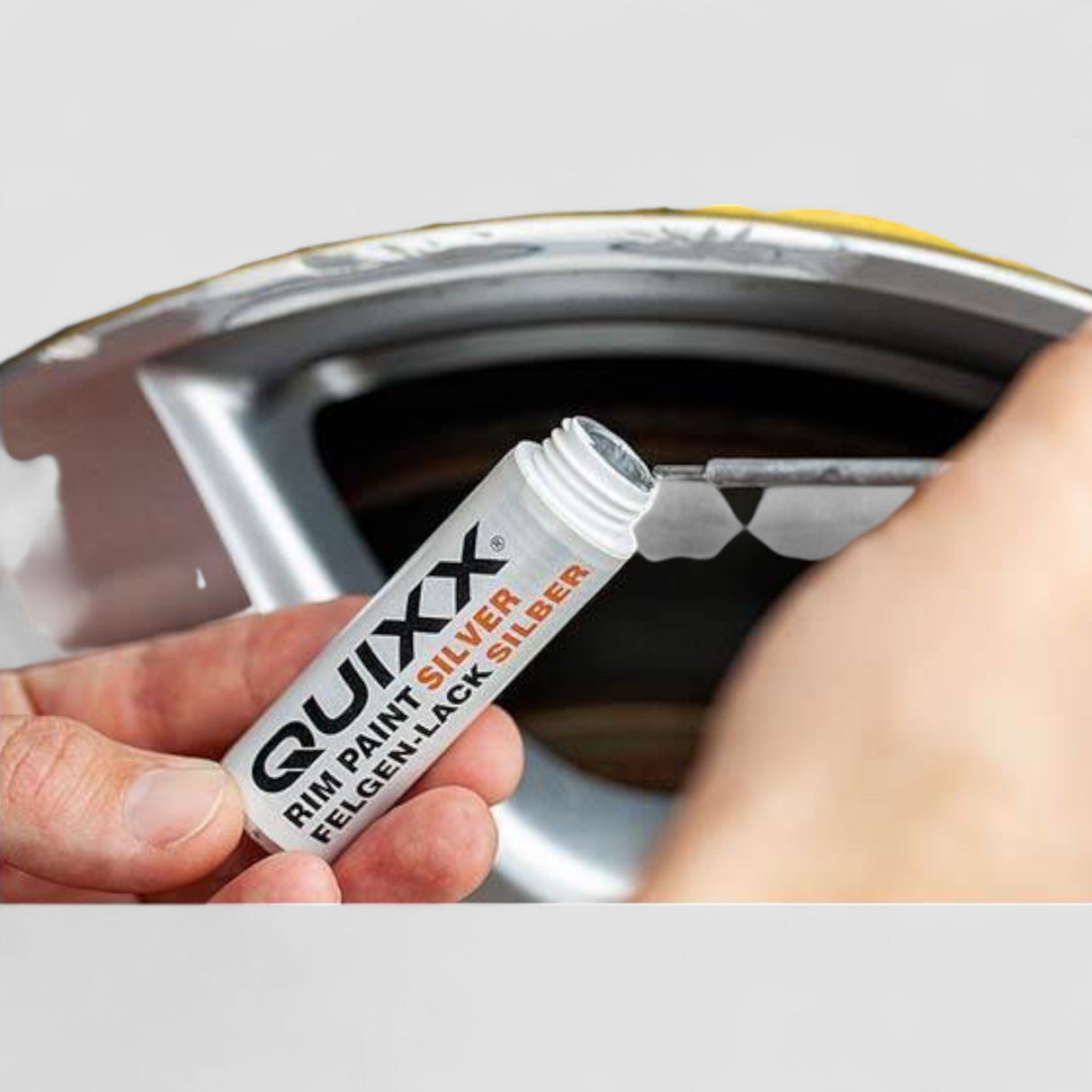 Quixx fælglak reparation til fælge, der bruges på en sølvfælg.
