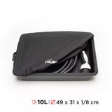 Produktbillede af Rati frunk opbevaringsboks med sort beskyttelseshætte og ladekabel indeni og mål 10L, 49 x 31 x 1/8 cm