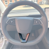 Tesla Model 3 Highland-rat med monteret rat-cover i carbon-look på nederste ege