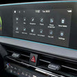 Skærmbeskytter monteret på infotainmentskærm og digitalt instrumentdisplay i Kia EV6