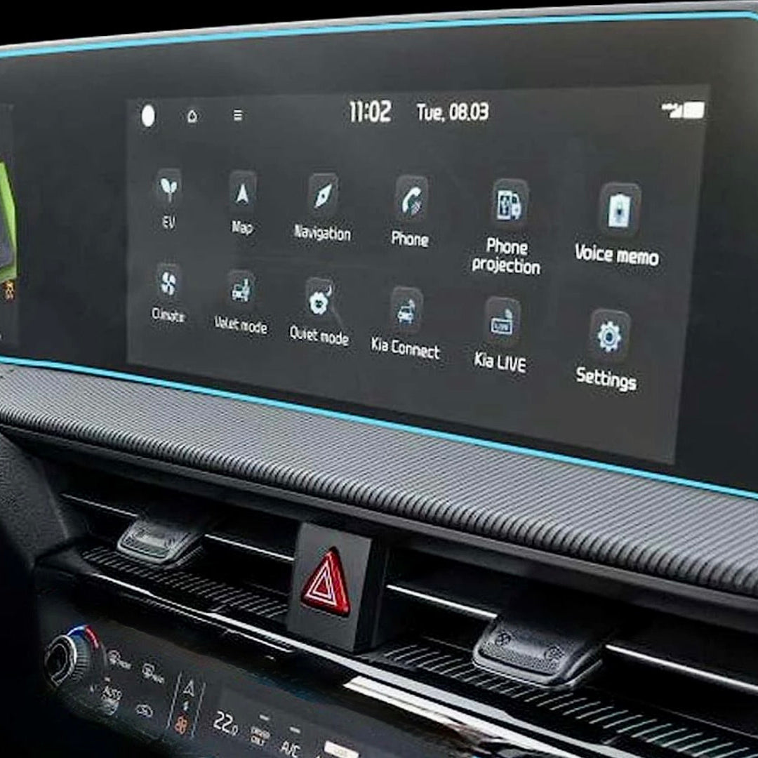 Skærmbeskytter monteret på infotainmentskærm og digitalt instrumentdisplay i Kia EV6