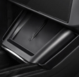 Sort cover med opbevaringsrum over den trådløse oplader i Tesla Model S/X midterkonsol