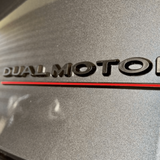 Dual Motor emblem (fl. farger)