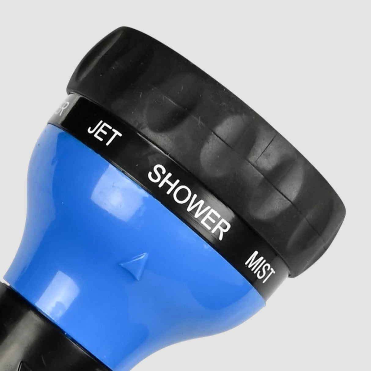 Nærbillede af drejeknap med JET, SHOWER og MIST indstillinger på skumsprayer