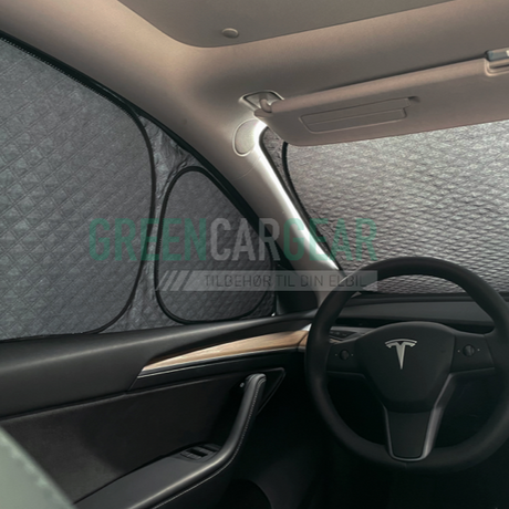 Afdækket vinduer i en Tesla model Y