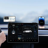 Telefonholder monteret på skærmen i en Tesla Model 3, viser navigation på skærm og telefon