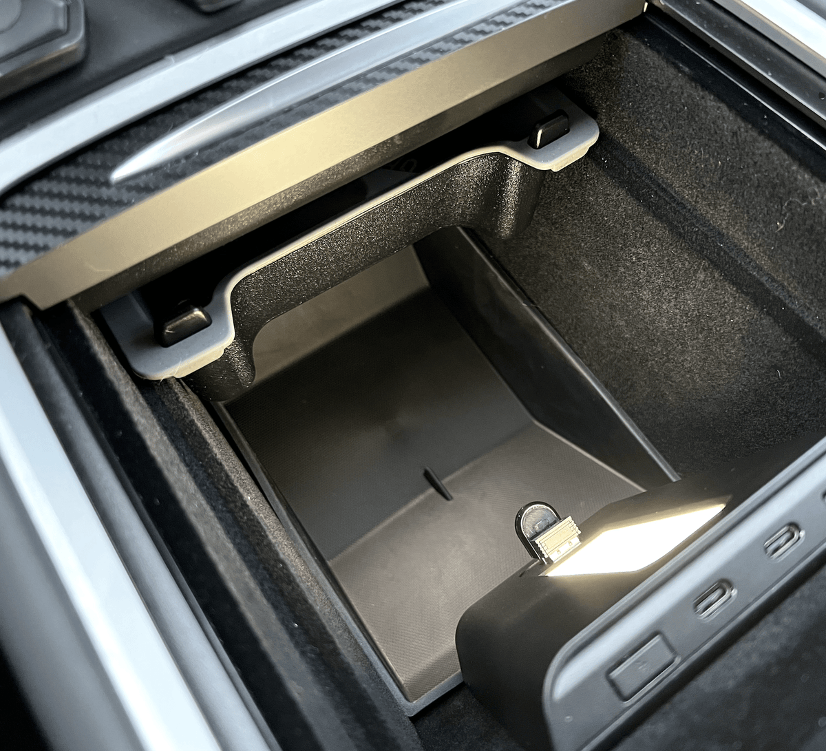 Boks/underlag til midtkonsoll. Passer til Tesla Model 3/Y